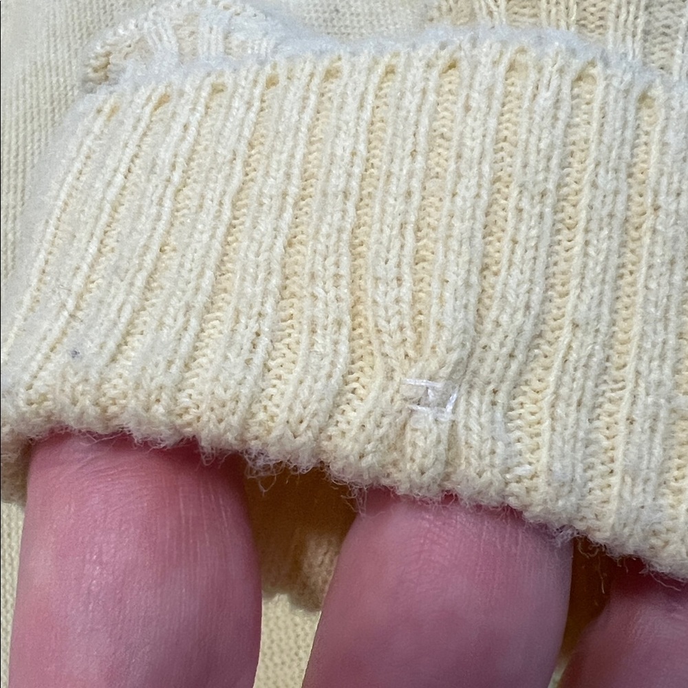 Vintage Men’s Butter Yellow Cardigan - Picture 5 of 9